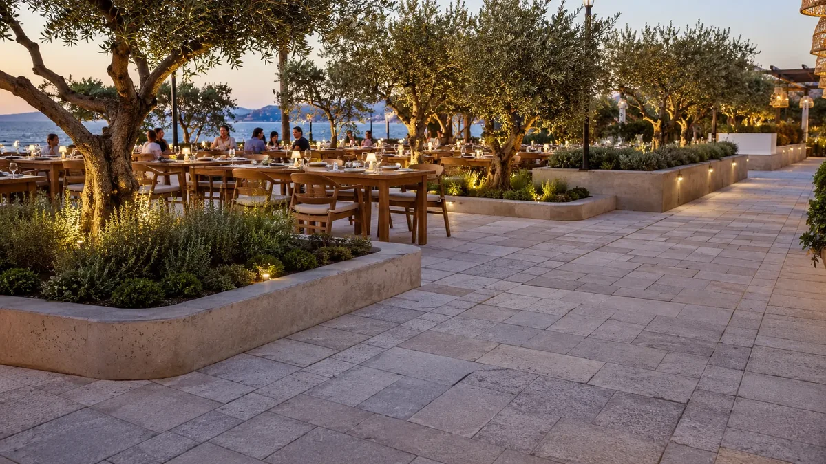Alanya restoran bahçesinde travertino görünümlü parke taşı zemin uygulaması — Hastaş Beton